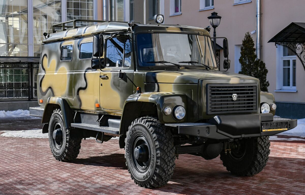 Губернатор Игорь Руденя передал автомобиль «Вепрь» для выполнения боевых задач в зоне проведения СВО