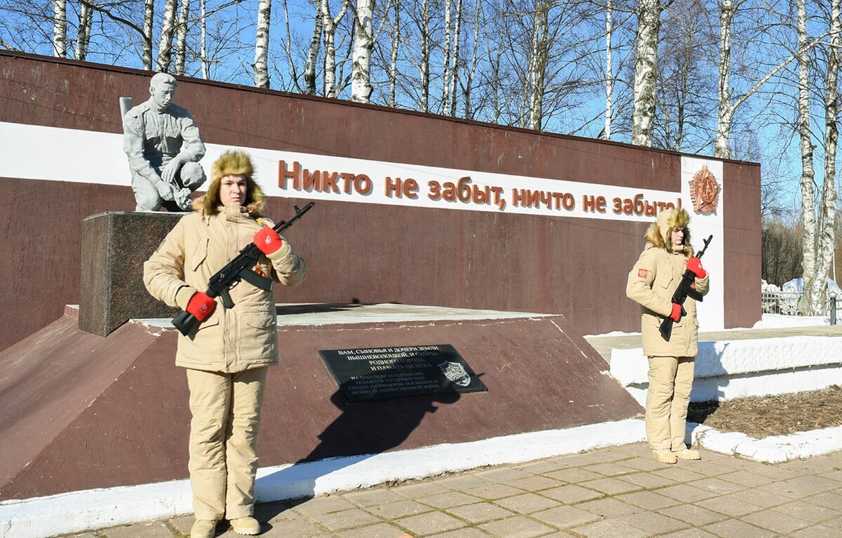 Игорь Руденя в Вышневолоцком округе почтил память защитников Отечества |  ТОП Тверь новости