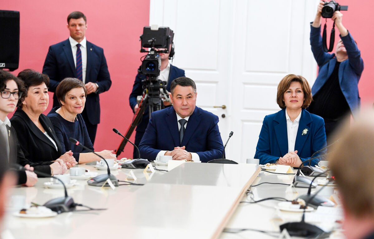 Владимир Путин в Торжке пообщался с жителями и провел рабочую встречу