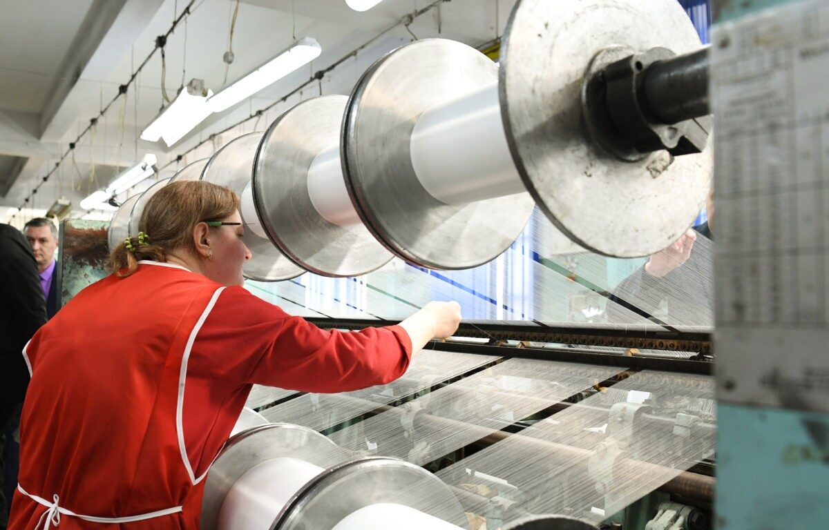 Игорь Руденя посетил Вышневолоцкий трикотажный комбинат «Парижская коммуна» 