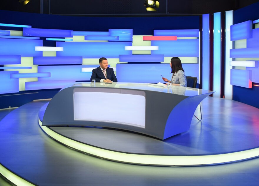 Новая железная дорога, надбавка и выборы: Игорь Руденя ответил на актуальные вопросы в прямом эфире