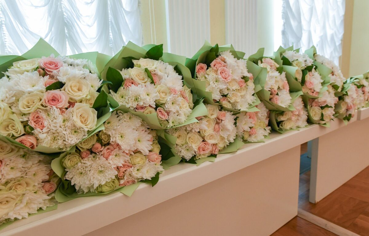 Игорь Руденя и Владимир Васильев вручили молодым семьям Тверской области жилищные сертификаты