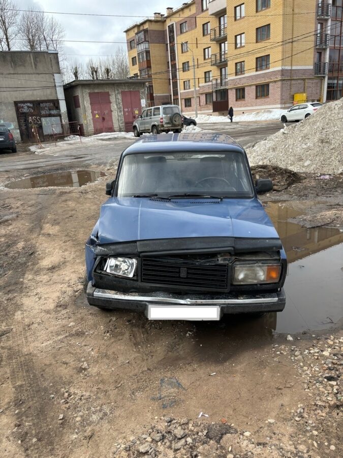 В Твери «Лада», пытаясь уехать с места ДТП, врезалась в пожарную машину