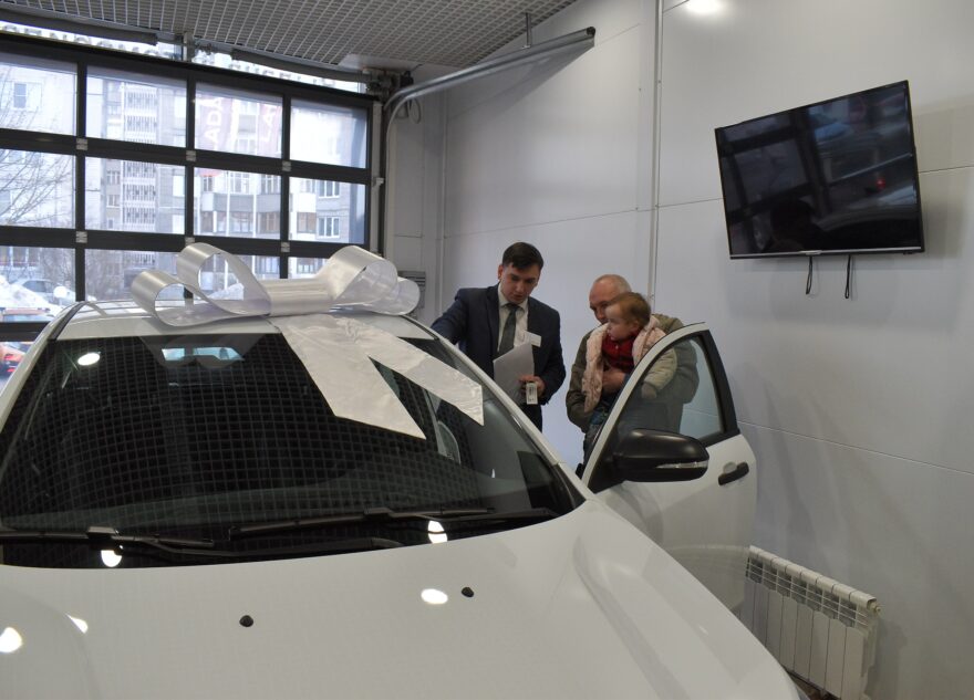 Второй автомобиль на викторине «Большая семья – тверская традиция» выиграл многодетный слесарь ТВЗ из Твери