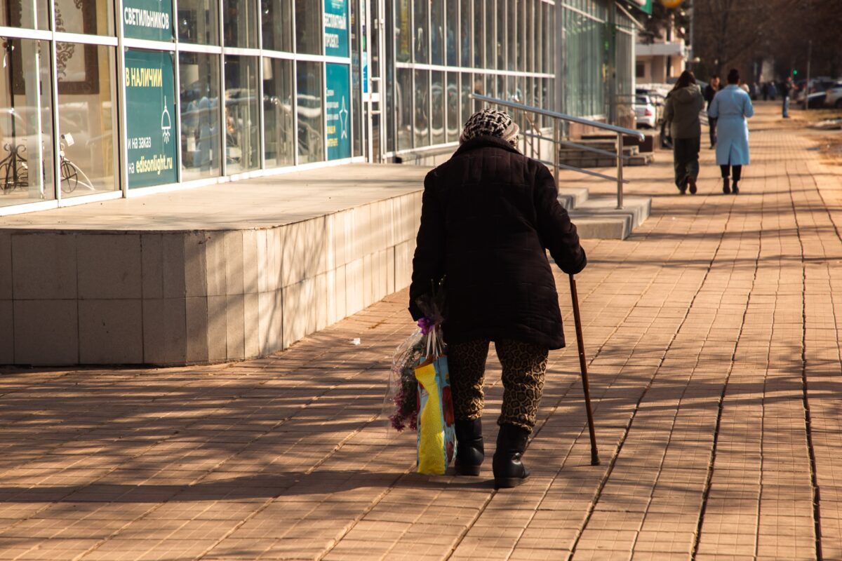 С 1 апреля россиянам будут поднимать пенсии