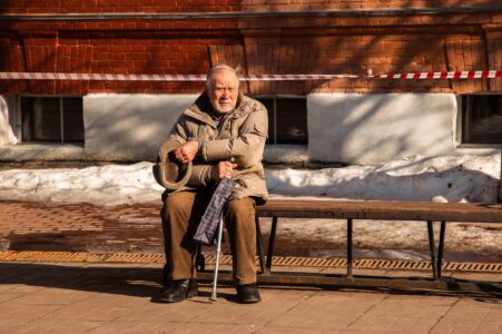 Жители Тверской области могут оформить пенсию, не выходя из дома