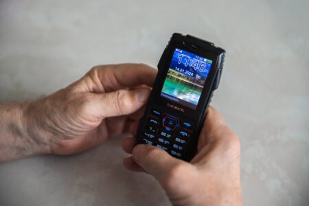 «Ваш родственник попал в ДТП»: в Тверской области пенсионерка отдала мошенникам все сбережения