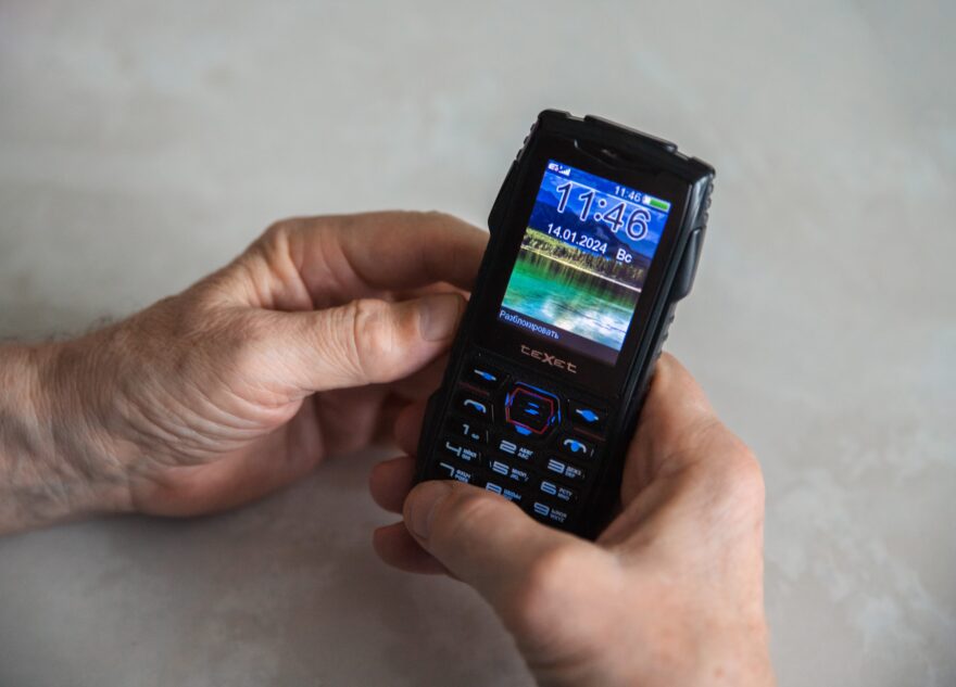 «Ваш родственник попал в ДТП»: в Тверской области пенсионерка отдала мошенникам все сбережения