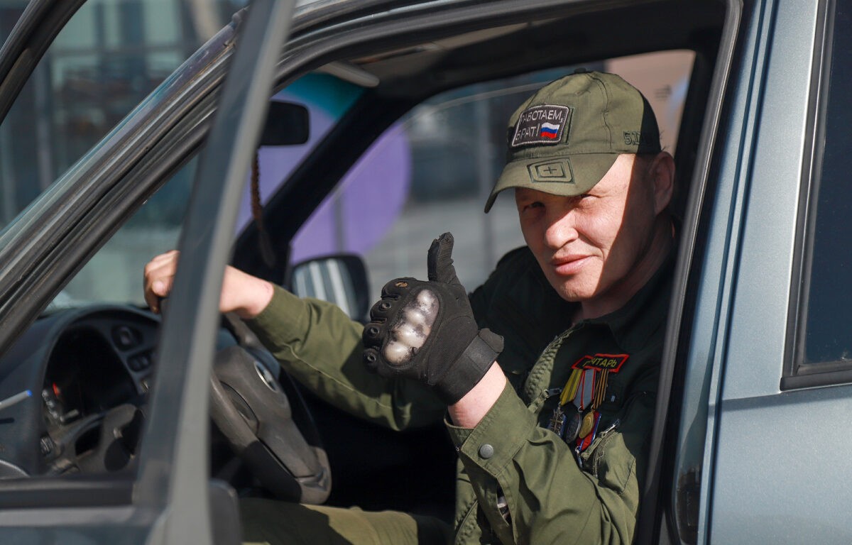 Участникам спецоперации из Тверской области передали автомобиль для выполнения боевых задач