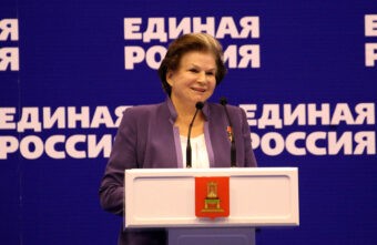 Губернатор Игорь Руденя поздравил с днём рождения Валентину Владимировну Терешкову Губернатор Игорь Руденя поздравил с днём рождения Валентину Владимировну Терешкову