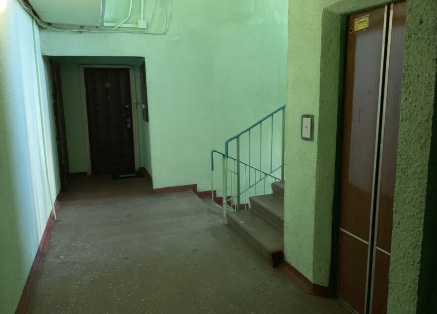 В Твери монтажник погиб, упав в шахту лифта