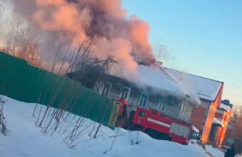 В Тверской области пожарные несколько часов тушили загоревшийся дом