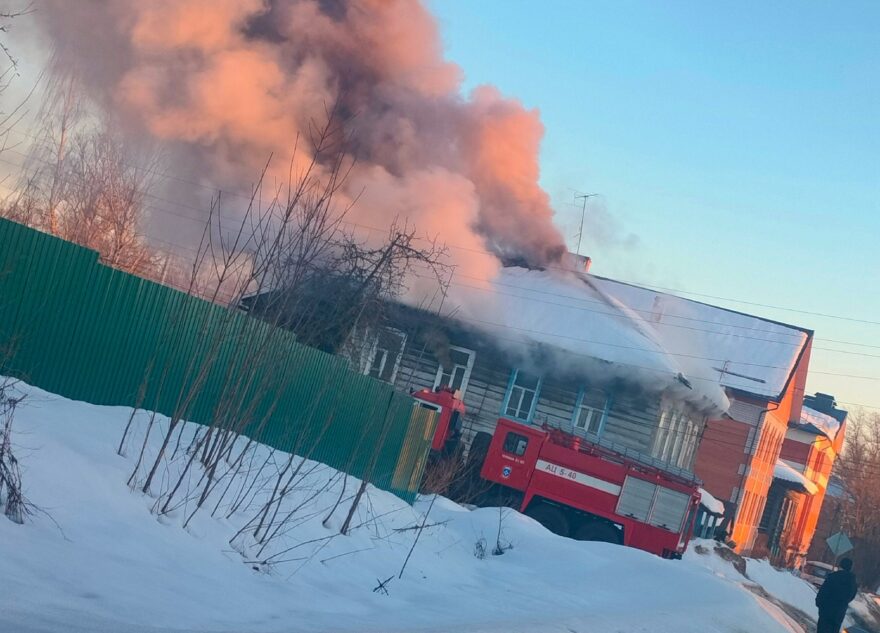 В Тверской области пожарные несколько часов тушили загоревшийся дом В Тверской области пожарные несколько часов тушили загоревшийся дом