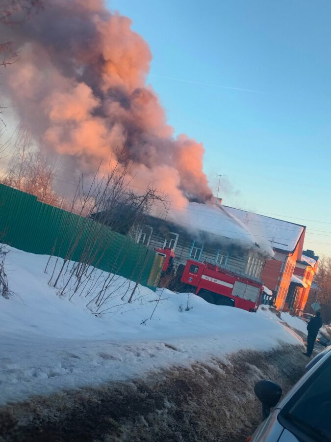 В Тверской области пожарные несколько часов тушили загоревшийся дом