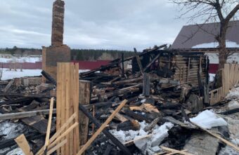 В Тверской области многодетной семье погорельцев очень нужна помощь В Тверской области многодетной семье погорельцев очень нужна помощь