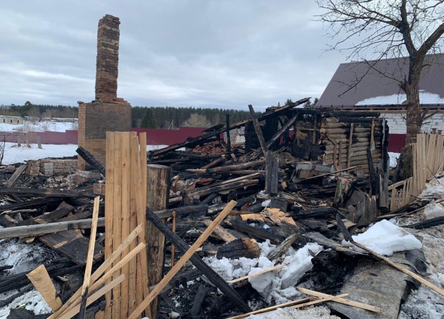 В Тверской области многодетной семье погорельцев очень нужна помощь