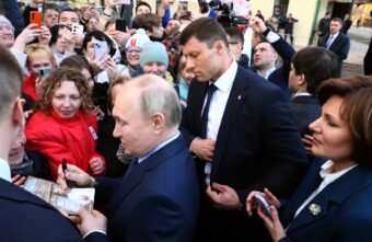 Владимир Путин в Торжке пообщался с жителями и провел рабочую встречу