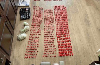 Тверские полицейские задержали наркозакладчиков, отправлявших запрещённые вещества из столицы