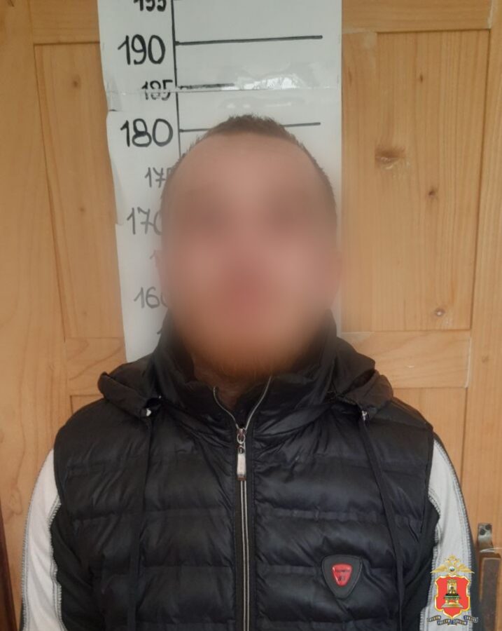 В Тверской области поймали курьера мошенников, обманувшего двух пенсионерок