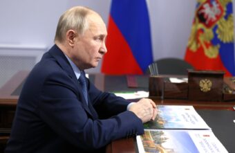 Владимир Путин в Торжке посетил 344 Центр боевого применения и переучивания лётного состава