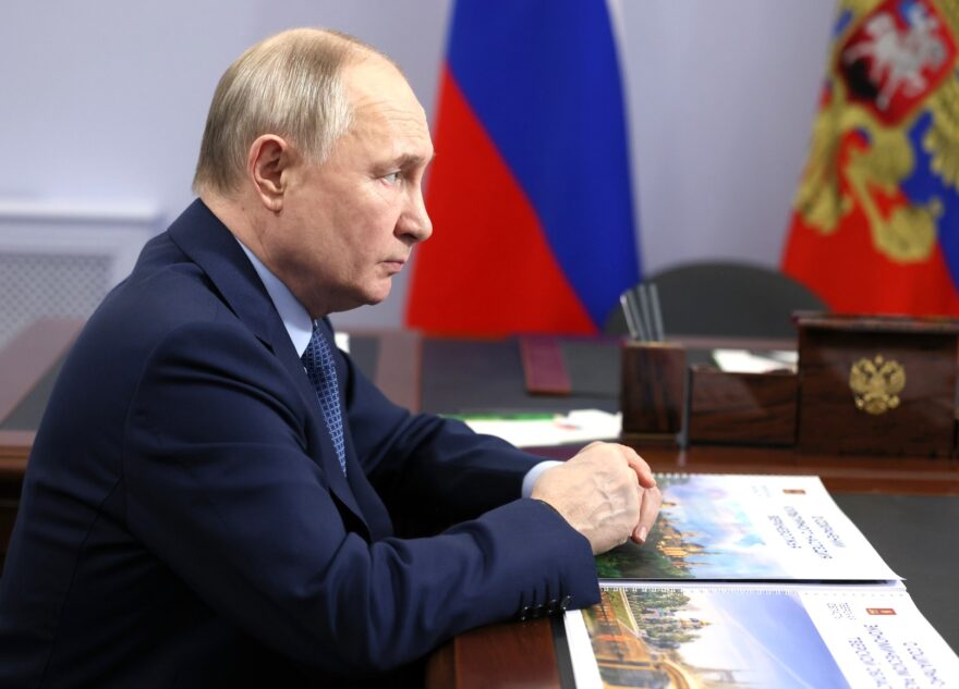 Владимир Путин в Торжке посетил 344 Центр боевого применения и переучивания лётного состава