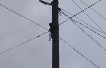 В Тверской области с опоры линии электропередач сняли застрявшую кошку В Тверской области с опоры линии электропередач сняли застрявшую кошку