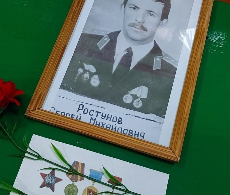 В школе в Оленино появилась Парта Героя, посвященная Сергею Ростунову