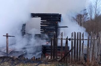 В Тверской области полностью сгорел дачный дом