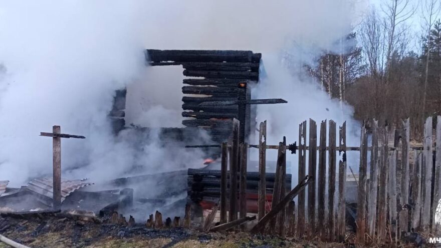 В Тверской области полностью сгорел дачный дом