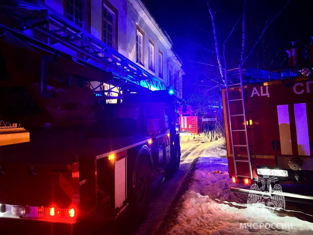 В Твери поздно вечером загорелась пятиэтажка