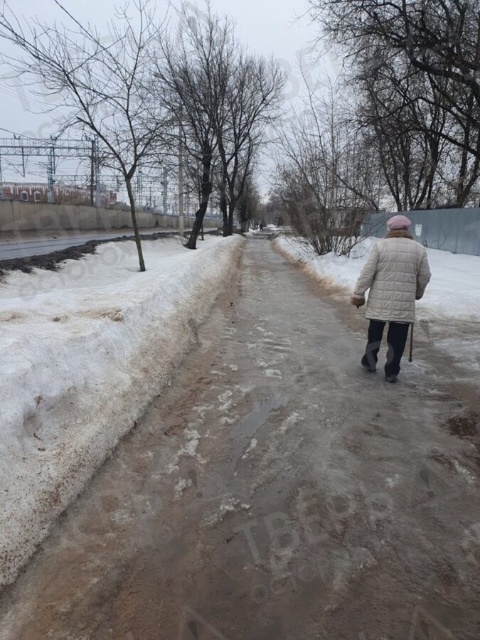 Тверитяне пожаловались на очень скользкие дороги