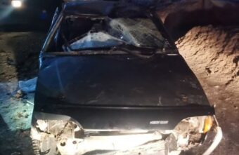 Пьяный водитель ВАЗа наехал на снежный вал в Тверской области Пьяный водитель ВАЗа наехал на снежный вал в Тверской области