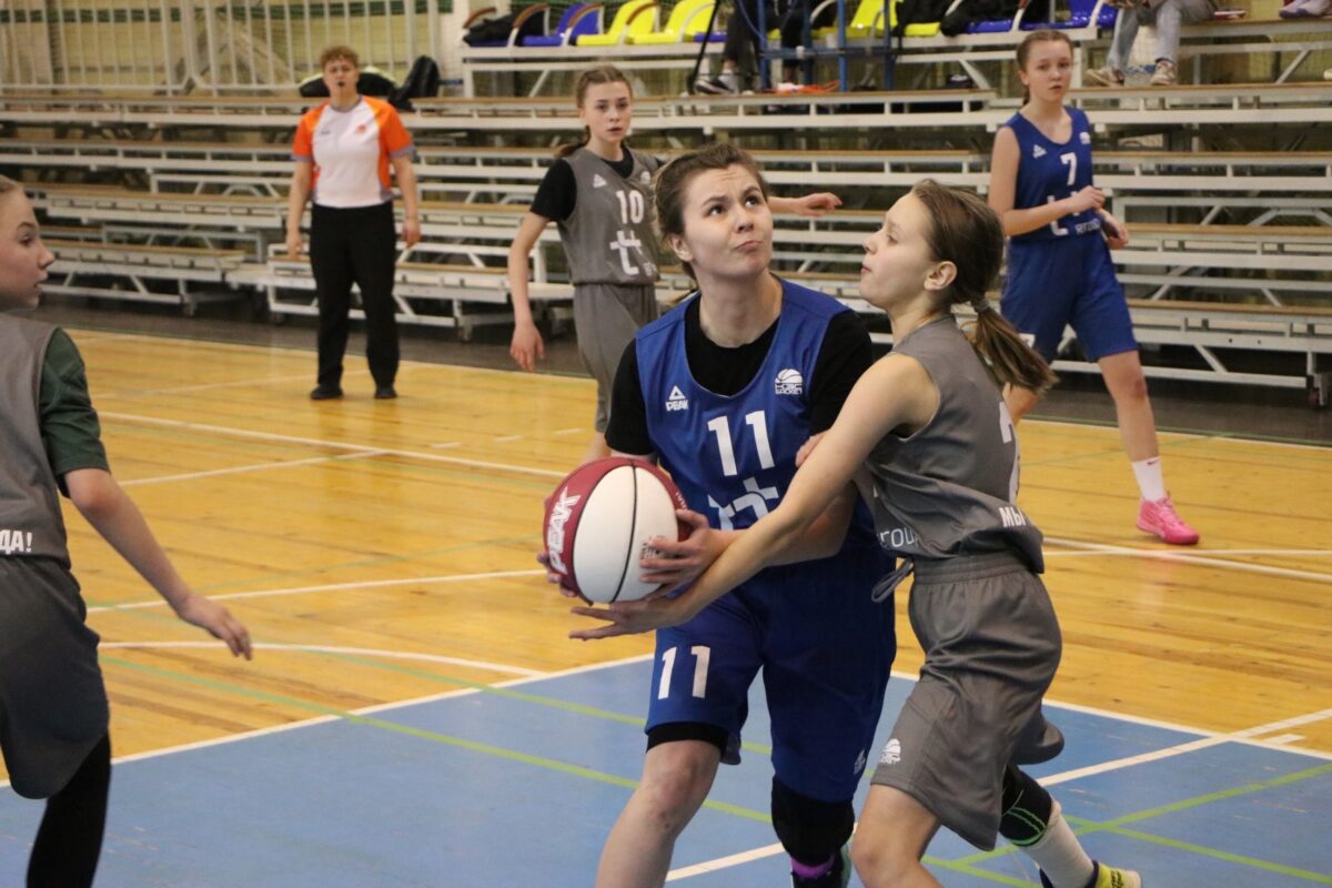 Впервые в истории нелидовцы стали дважды победителями регионального финала ШБЛ «КЭС-Баскет»