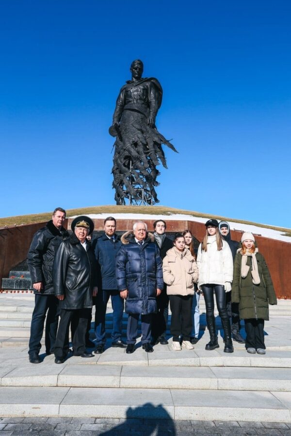 В 81-ю годовщину освобождения Ржева представители «Единой России» приняли участие в возложении цветов