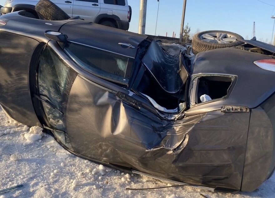 В Тверской области иномарка вылетела с дороги