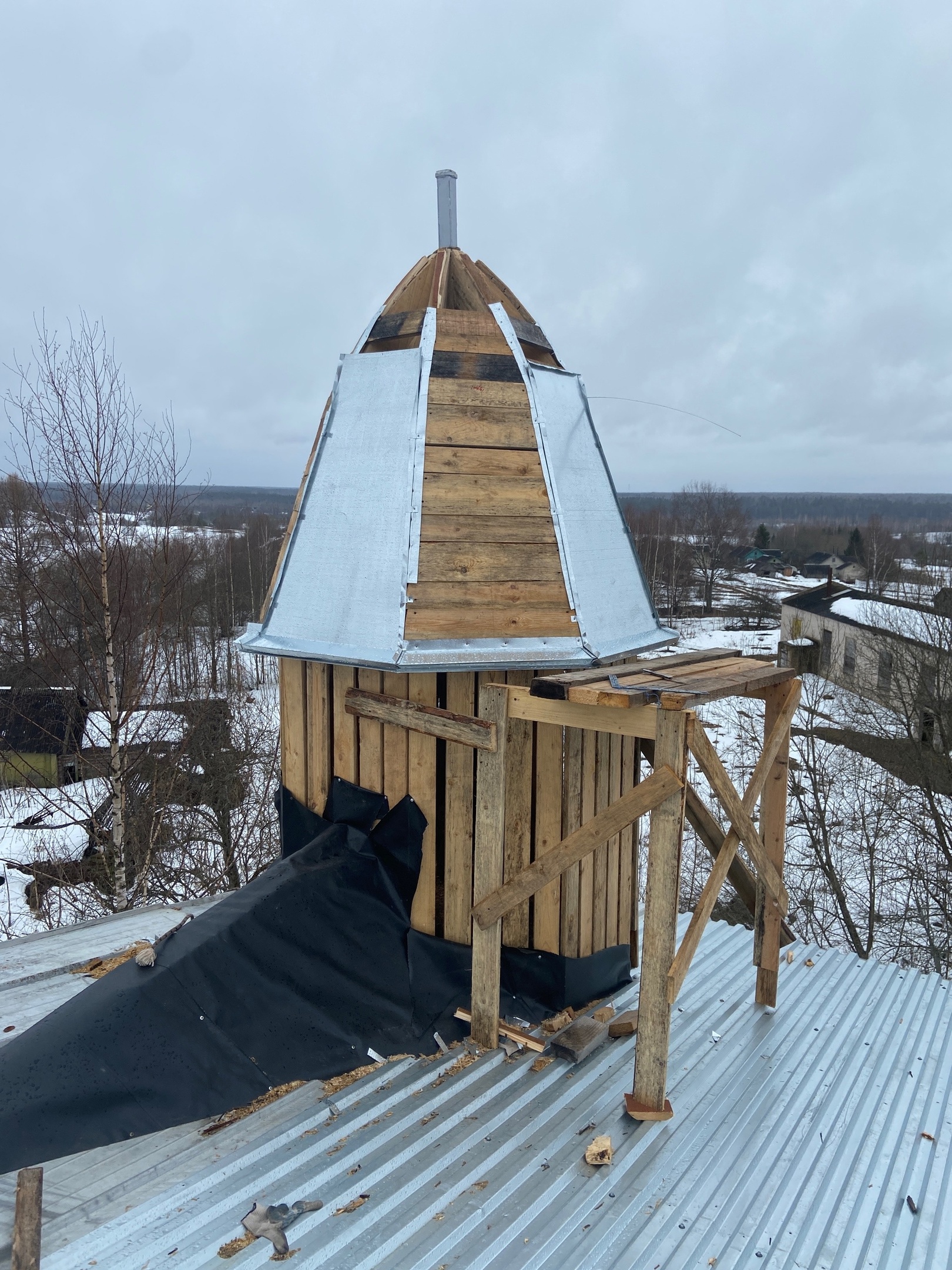 В Тверской области собирают угловой купол храма Благовещения