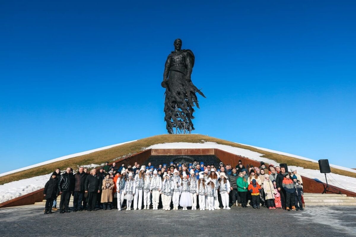 В 81-ю годовщину освобождения Ржева представители «Единой России» приняли участие в возложении цветов