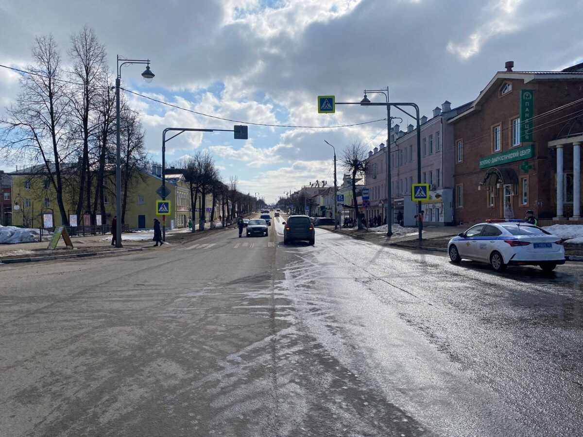 9-летний мальчик попал под колёса иномарки в Тверской области