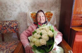 Труженица тыла Антонина Шипунова отмечает вековой юбилей Труженица тыла Антонина Шипунова отмечает вековой юбилей