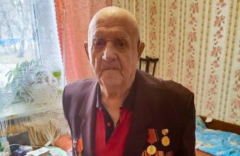 Игорь Руденя поздравил со 100-летием инвалида Великой Отечественной войны Алексея Скобелева