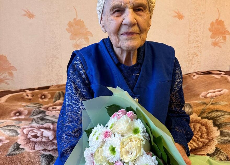 Игорь Руденя поздравил со 100-летним юбилеем ветерана Великой Отечественной войны Марию Морозову