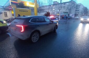 В Твери иномарка сбила 39-летнюю женщину В Твери иномарка сбила 39-летнюю женщину