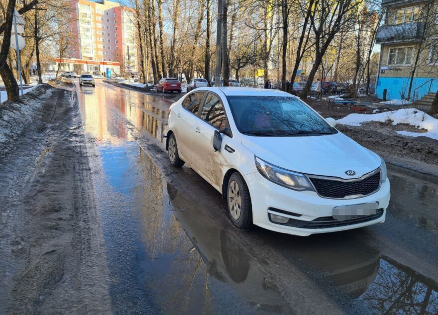 11-летняя девочка попала под колёса машины в Твери