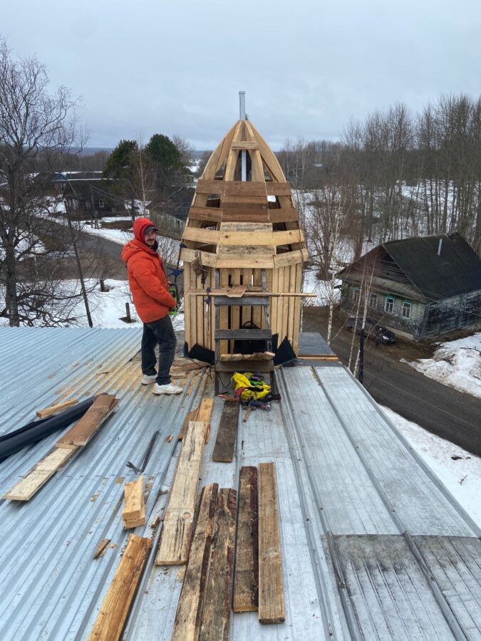 В Тверской области собирают угловой купол храма Благовещения