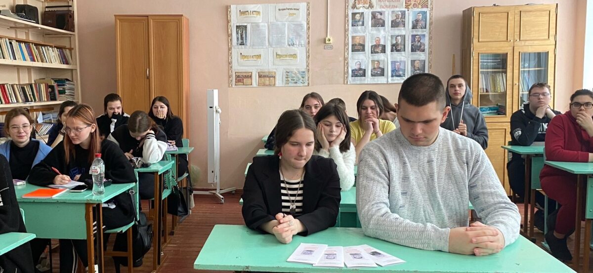 Торопецким студентам рассказали о земляках-героях