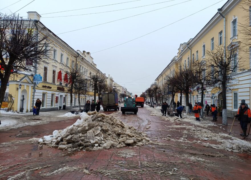 Жители Твери показали, как выглядит главная пешеходная улица города после уборки снега