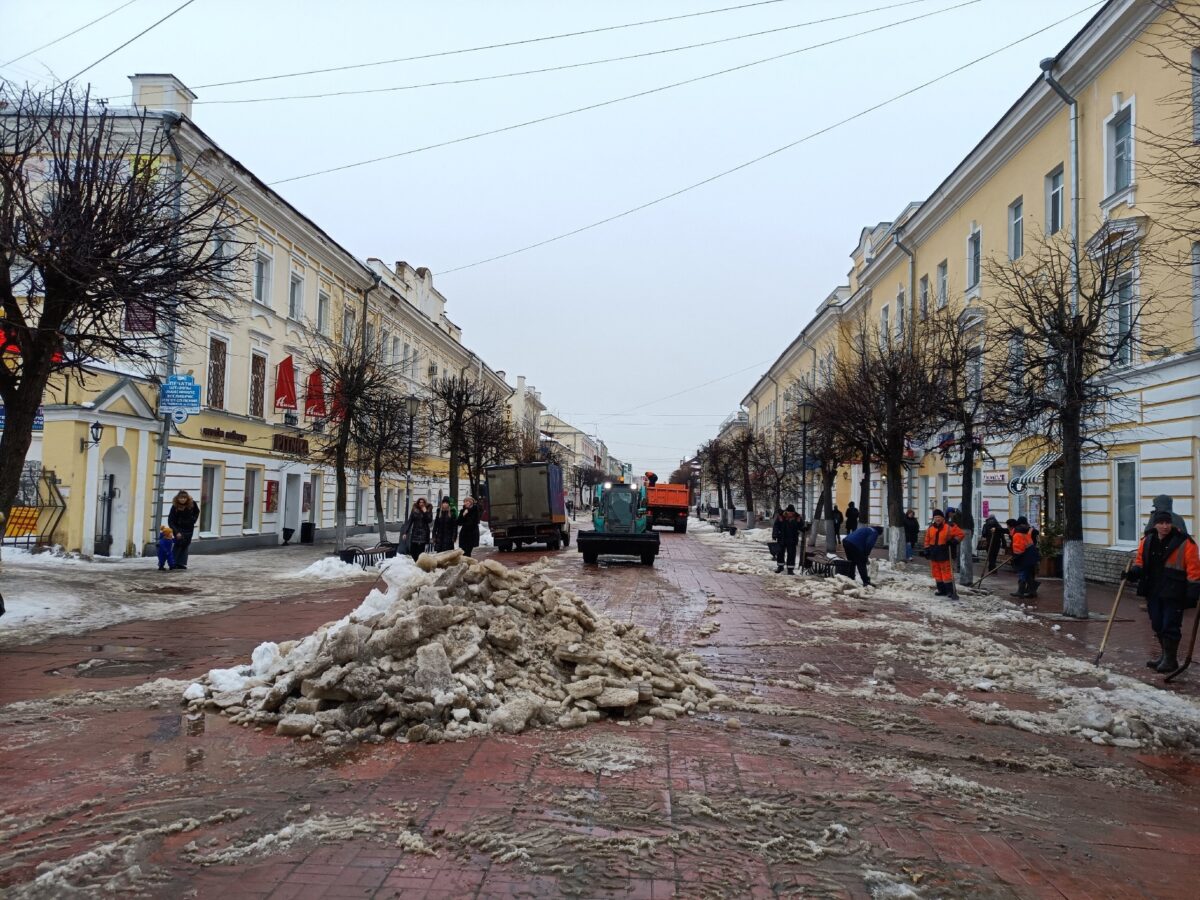 Жители Твери показали, как выглядит главная пешеходная улица города после уборки снега