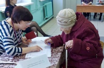В Тверской области проголосовала на выборах 100-летняя ветеран ВОВ В Тверской области проголосовала на выборах 100-летняя ветеран ВОВ