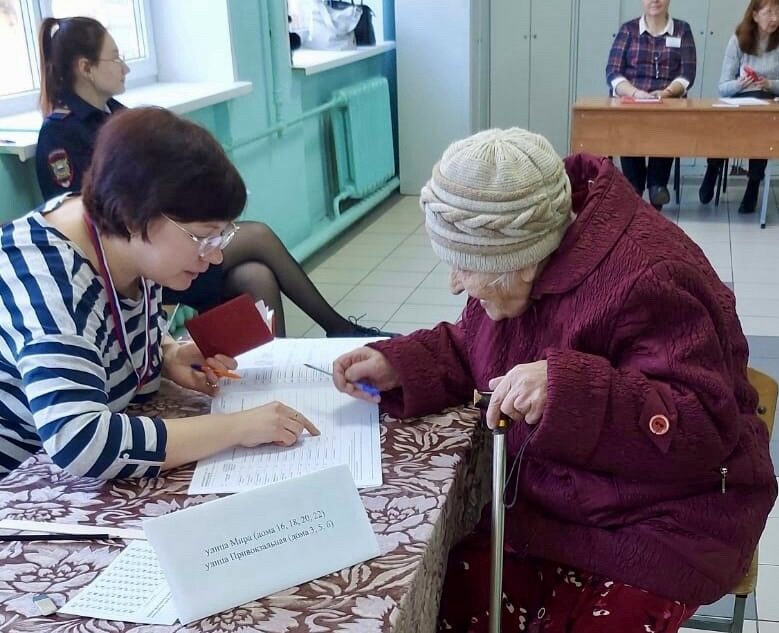 В Тверской области проголосовала на выборах 100-летняя ветеран ВОВ