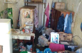 Тверские волонтёры показали комнату, в которой больше недели заперта кошка Тверские волонтёры показали комнату, в которой больше недели заперта кошка